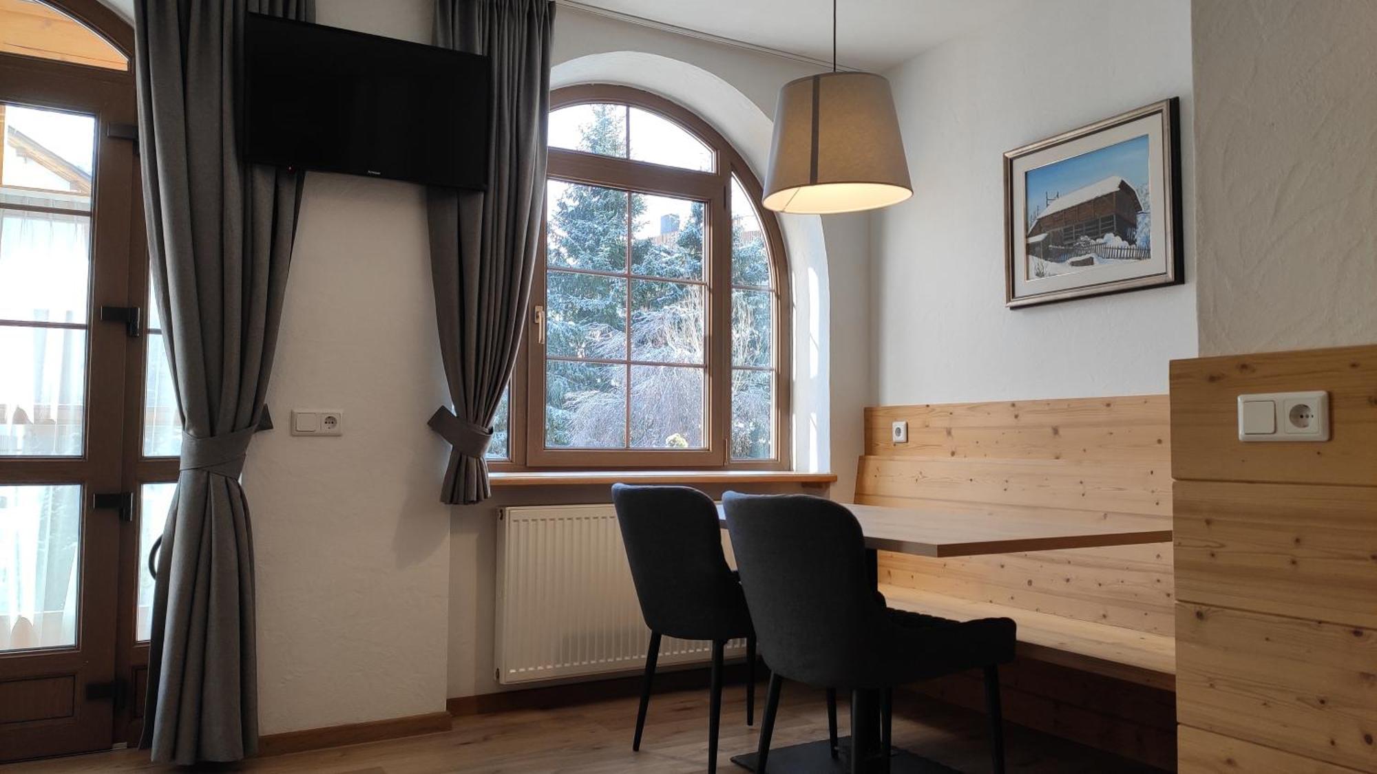 Guesthouse Rungg Badia  Exterior photo