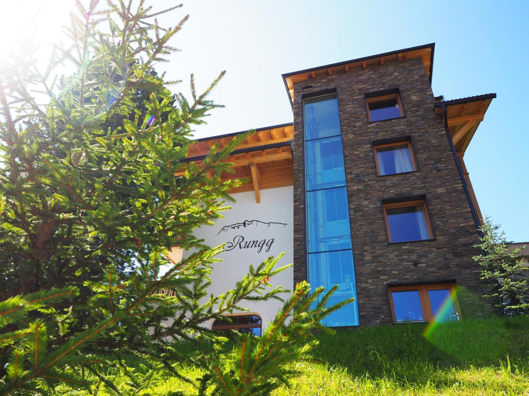 Guesthouse Rungg Badia  Exterior photo